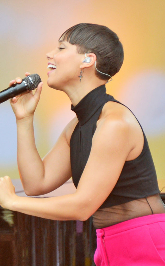 Alicia Keys Debuts Shorter Haircut Blunt Bangs E News